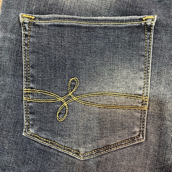 Denizen from Levi’s Women’s High Rise Jean Shorts Size 6-W28 - Picture 5 of 7